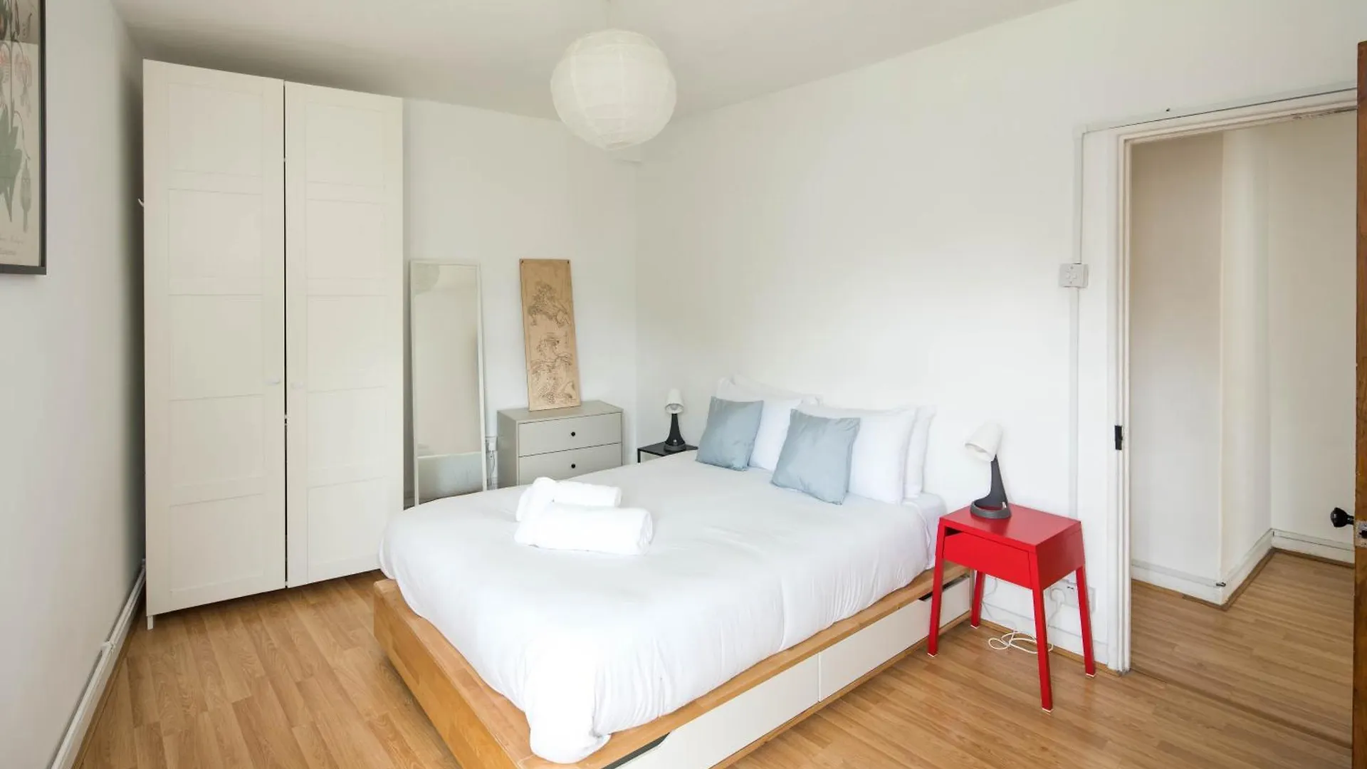 Stylish 2Bd Flat With Balcony Near Stepney Green London Apartment