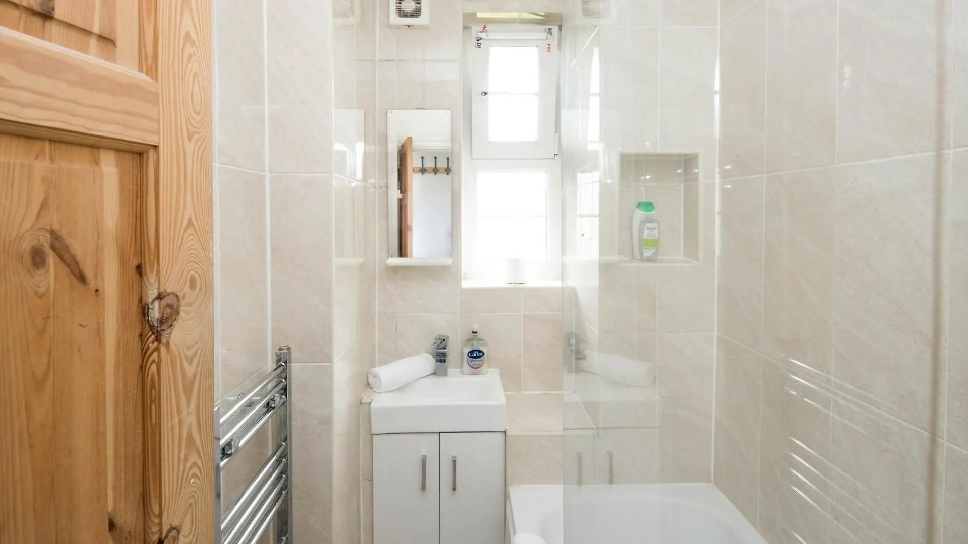 Stylish 2Bd Flat With Balcony Near Stepney Green London 0*,