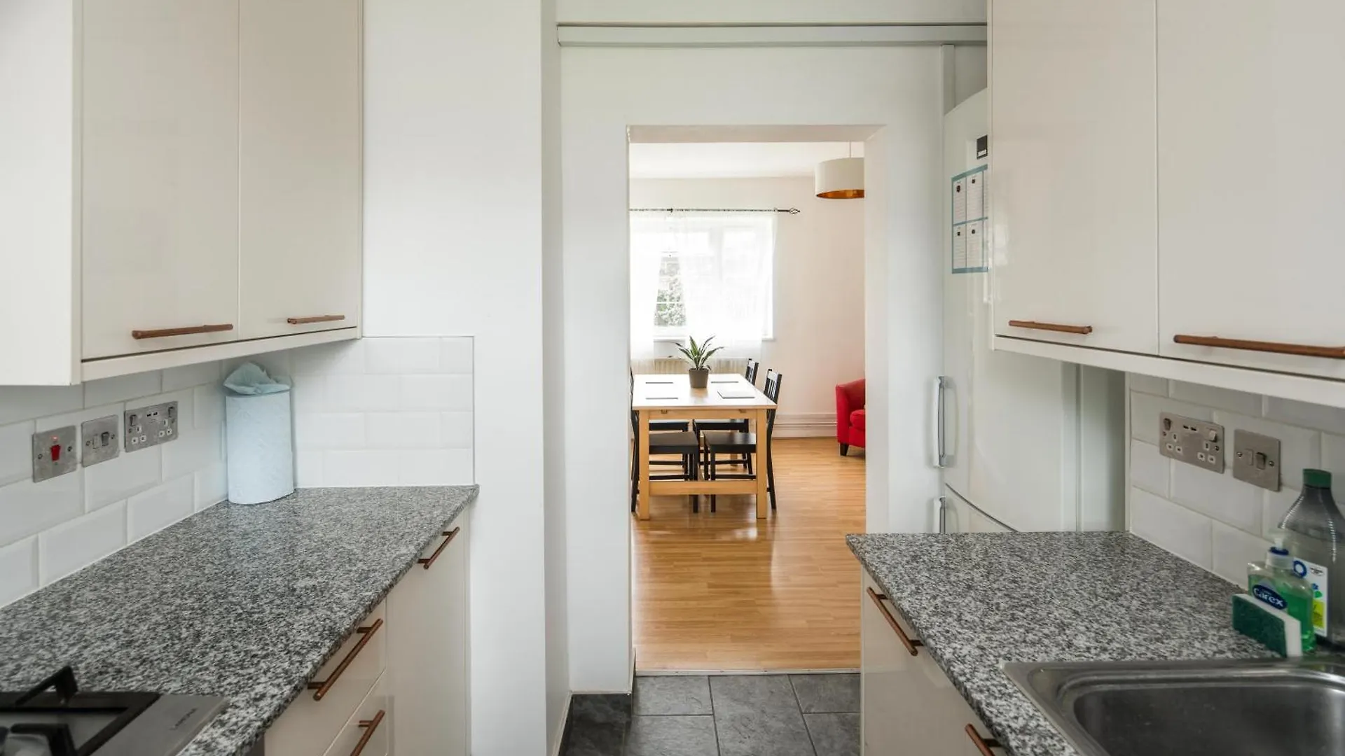Stylish 2Bd Flat With Balcony Near Stepney Green London