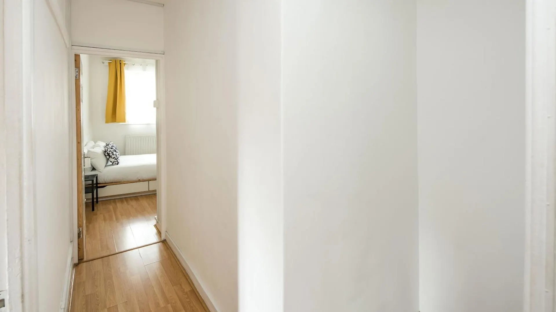 Stylish 2Bd Flat With Balcony Near Stepney Green London 0*,  United Kingdom