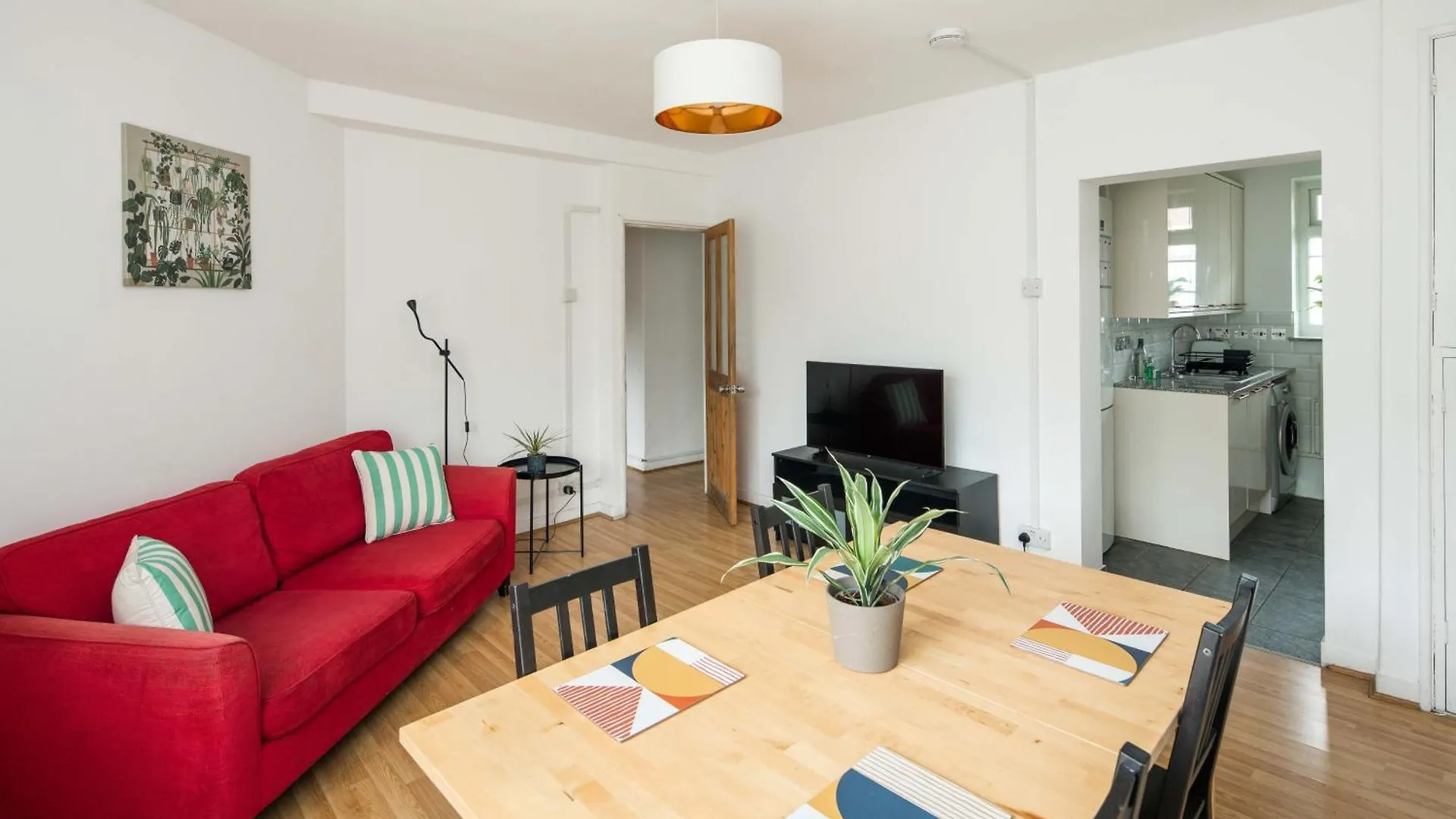 Stylish 2Bd Flat With Balcony Near Stepney Green London