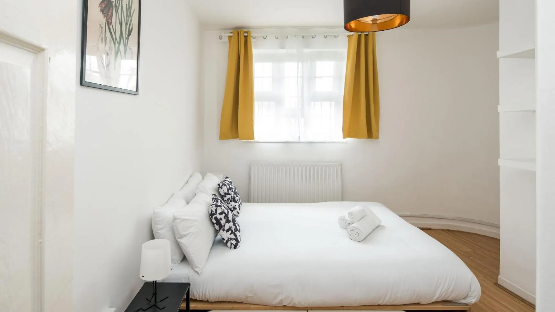 Stylish 2Bd Flat With Balcony Near Stepney Green London Apartment