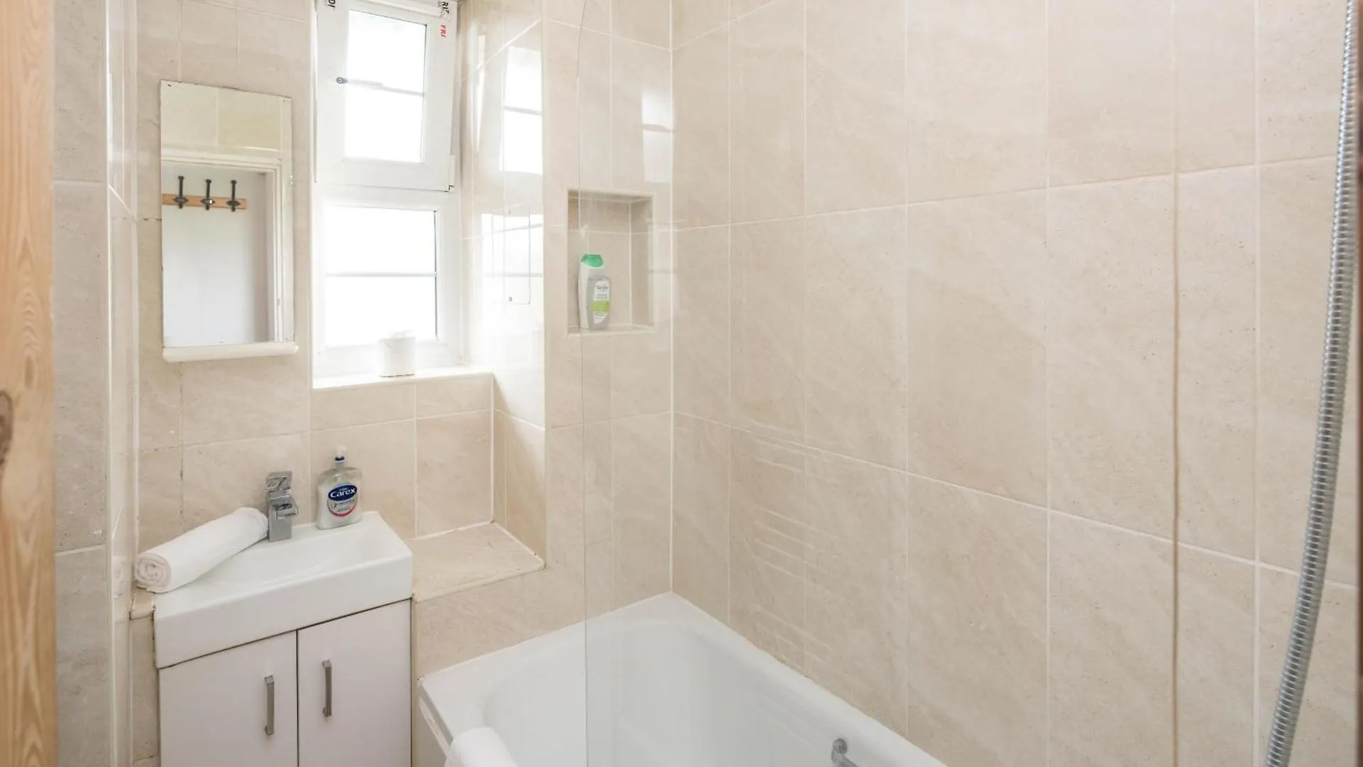 Stylish 2Bd Flat With Balcony Near Stepney Green London Apartment