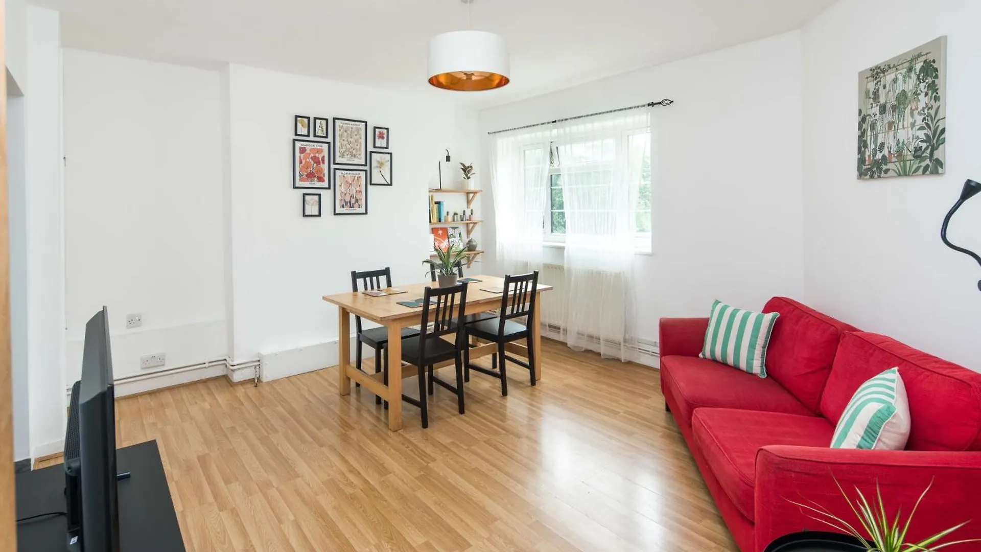 Stylish 2Bd Flat With Balcony Near Stepney Green London Apartment